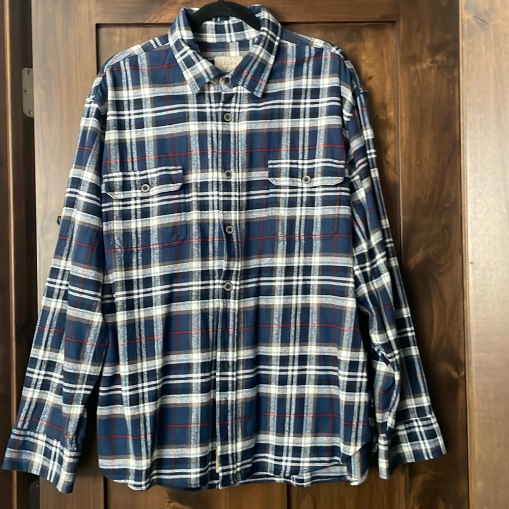 Men’s heavier weightt flannel button down. Size 2XL.